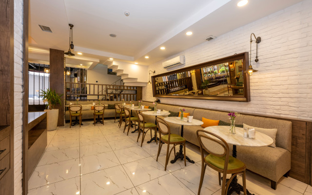 The Marions Suite Hotel