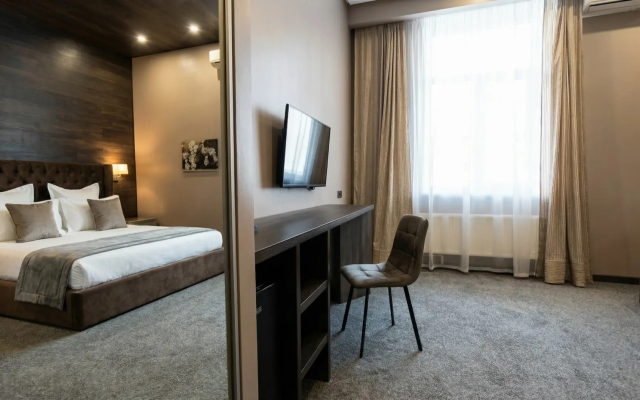 Апартаменты просторные с двухспальной кроватью (3)