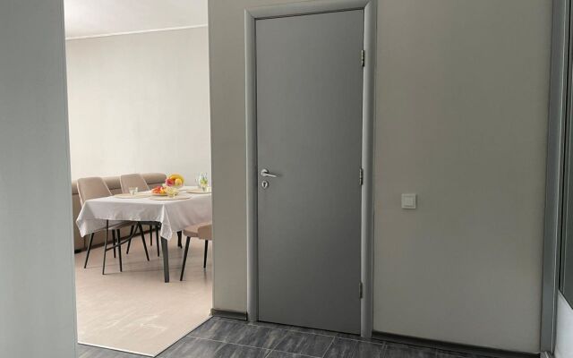 Prostornye Dvukhkomnatnye Indigo Apartments