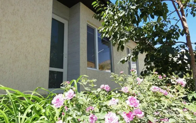 Guest house " Gory More "