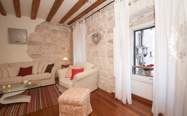 Old Square Stone Pearl Apartments