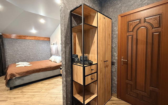 Апартаменты студия 12 Дворик Друзей