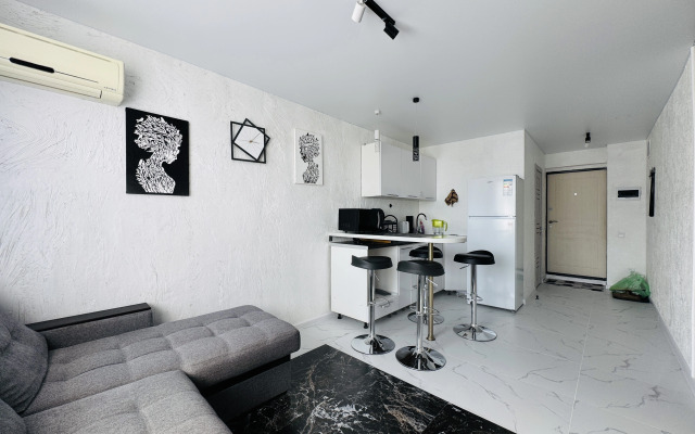 V tsentre Kazani dizaynerskaya yevrodvushka s novym remontom Flat