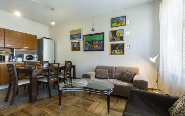 Квартира Malaya Konushennaya 12