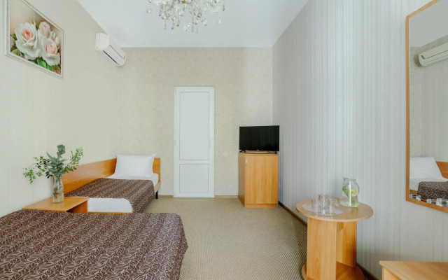 Love Story Hotel