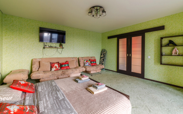 Квартира PrezentHaus на Чичканова 70б