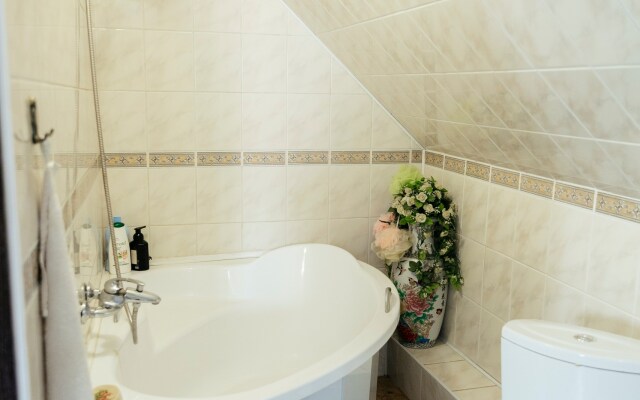 Tankhauz Lotos Na Beregu Reki Guest house