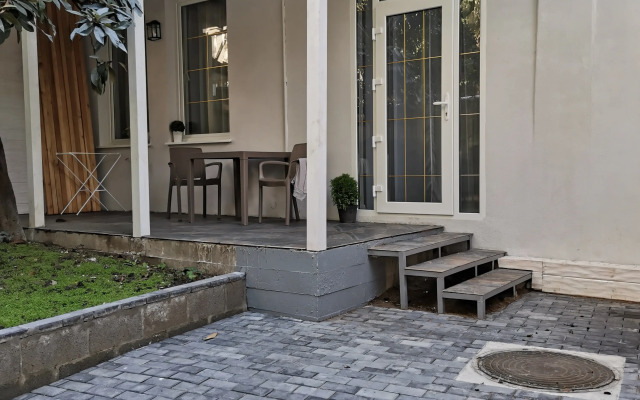 V Tsentre Sochi s Terrasoy i Zonoy Barbekyu Apartments