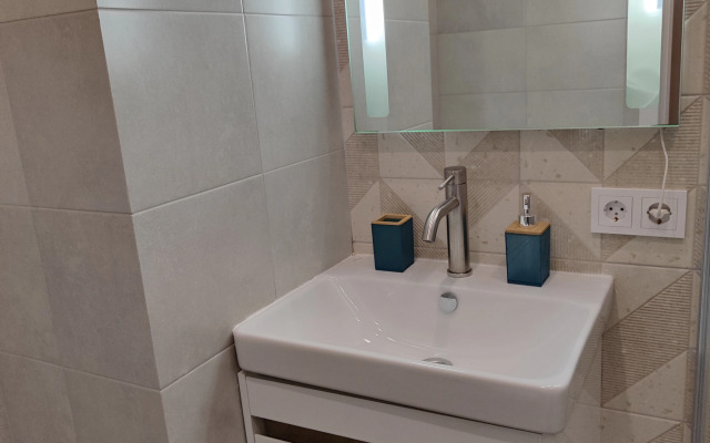 Dlya Romanticheskikh Poyezdok Flat