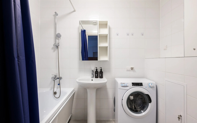 Uyutnaya evrodvushka s bol'shim divanom Flat