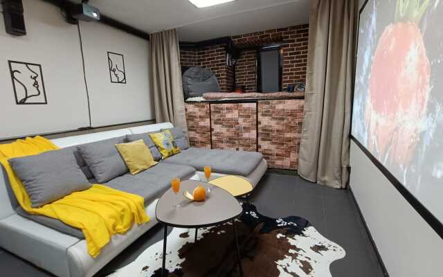 Kino Apartament Na Komsomolskoy Apartments