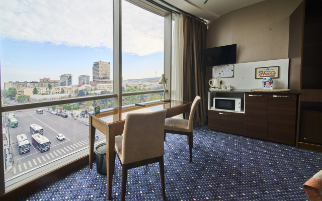 Parkside Hotel & Apartments
