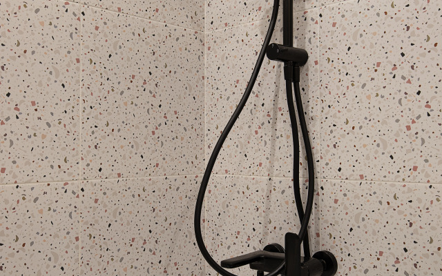 Апартаменты улучшенные в новом доме с качелей