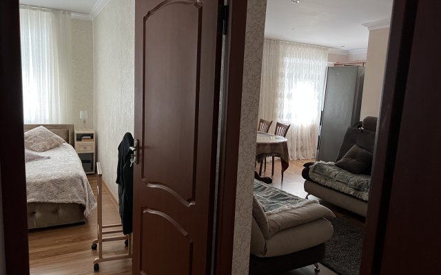 V tsentre Kislovodska ulica Geroyev Medikov Flat