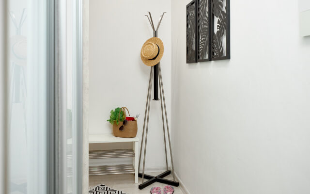 In the center of the Riviera Park Apartments