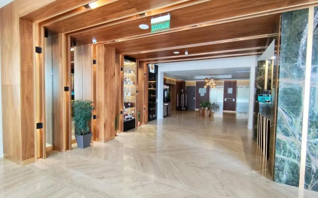 s Balkonom Apartments