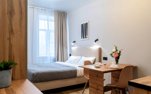 U Moskovskogo vokzala s kukhney i konditsionerom Apartments