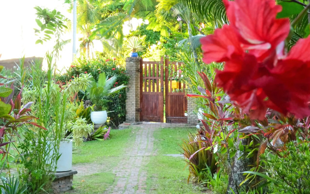 Village do Dendê Garden Guesthouse and Bungalows Hotel