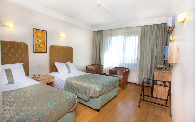 Grand Ant Hotel