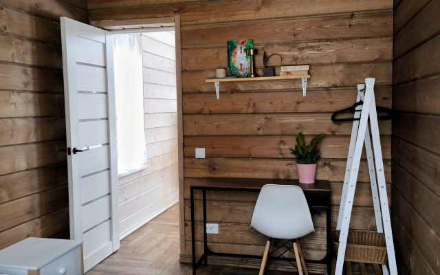 Частный дом Чёрный домик у озера Отрадное