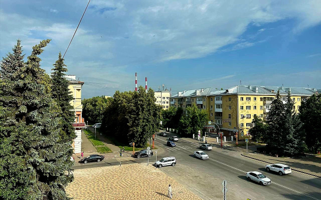 Chetyrekhkomnatnaya v Centre na Ostrovskogo Flat