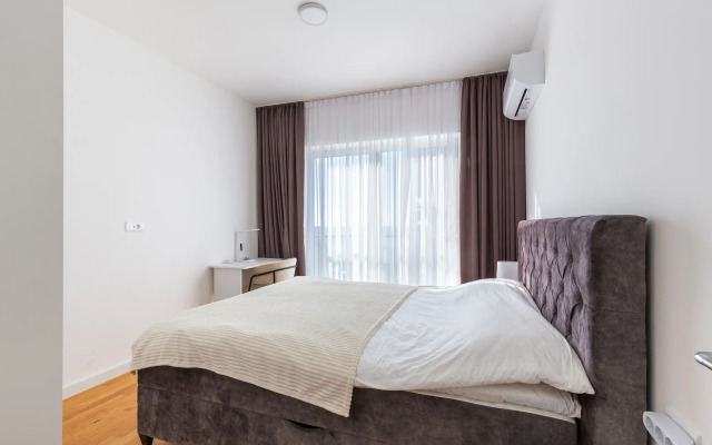 Sunny Side Three Bedrooms Apartment