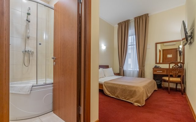 Solo in Nevsky Prospect Guest house