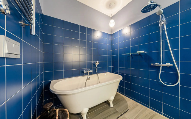 Dizaynerskiy v ZHK Akter Gelaksi Apartments