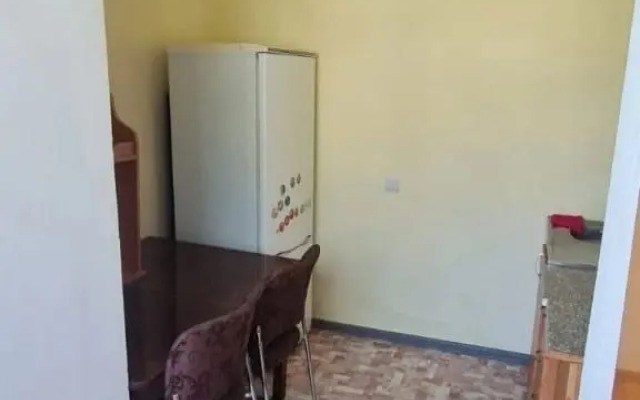 2kh Mestnaya Kvartira v Gagre Flat