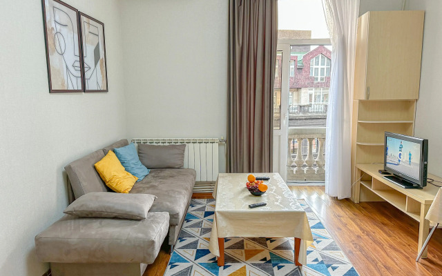 S Frantsuzskim Balkonom Apartaments