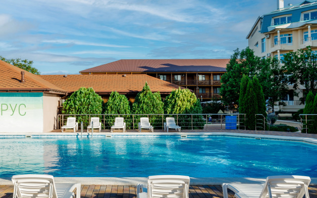 Yuzhnyij Parus Resort Hotel