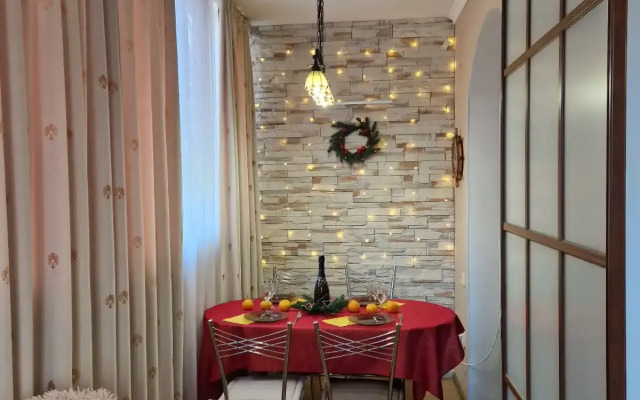 3-h komnatnye Solnechnaya Storona Parkovka besplatnaya Apartments