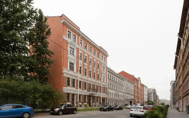 Mosaic on Bogolyonnaya 29A Brown Apartaments