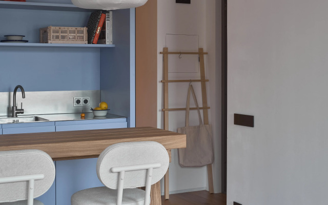 Ryadom S Nevoy Na Ulitse Chaykovskogo Flat