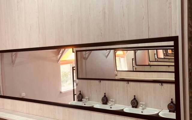 ZyobraHouse Hostel