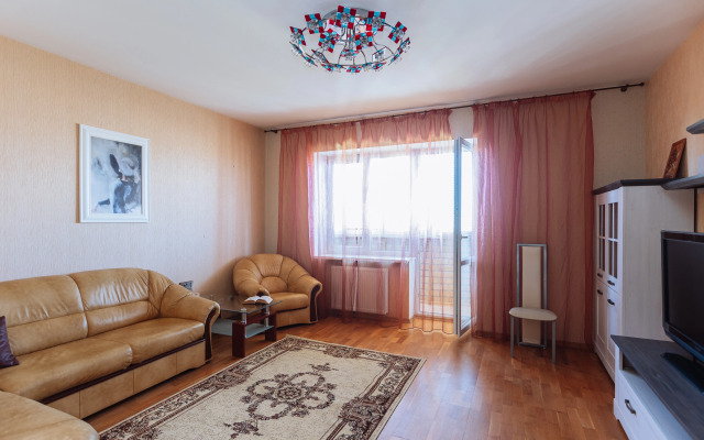Prostornaya I Uyutnaya Dvukhkomnatnaya Flat