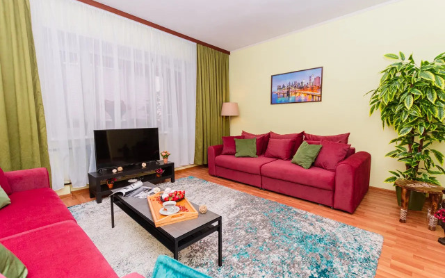 Квартира Прoсторнaя трехкомнатная