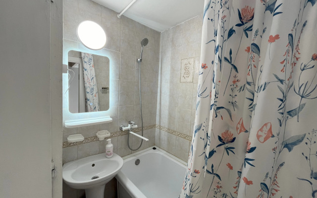 Квартира м. Парк Культуры Красная Роза Уютная с балконом