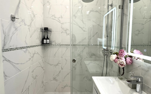 V Serdtse Megapolisa Savin House Flat
