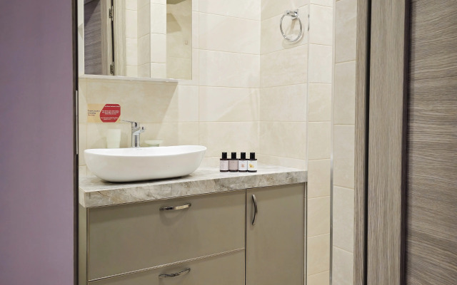 Newly Renovated Condo, Steps to Republic Square Apartments
