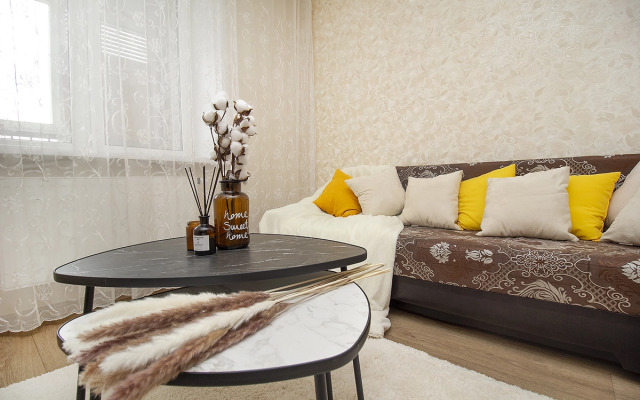 Na Pavlyukhina 99B Flat