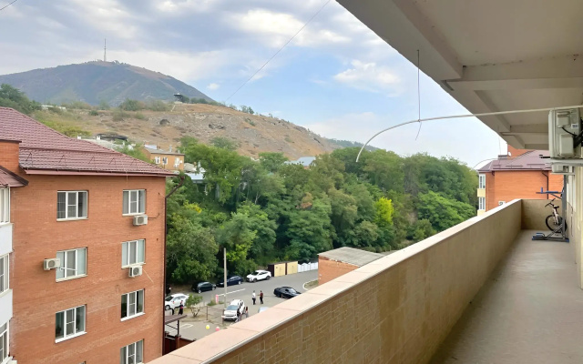 Квартира для большой семьи в курортной зоне Пятигорска с балконом и видом на гору Машук