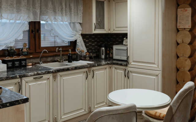 Частный дом на берегу реки