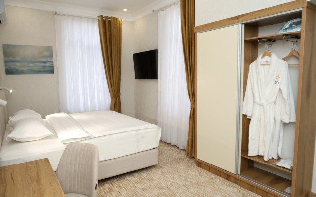 Clouds Hotel