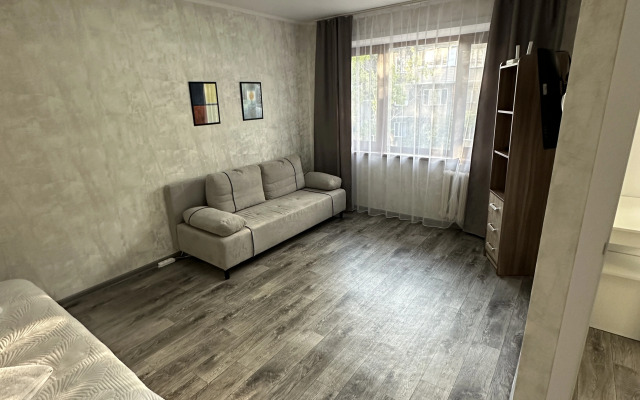 Yerzhanova 36 Tikhiy Rayon v Tsentre Flat