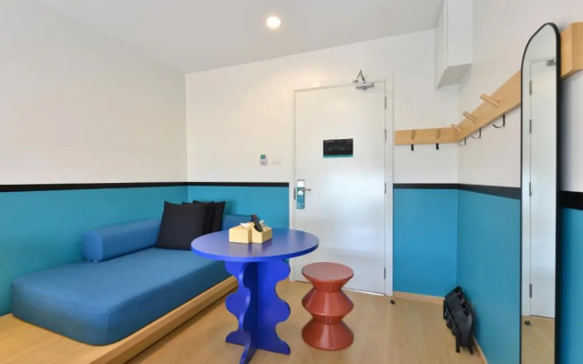 Отель The Grass Serviced Suites