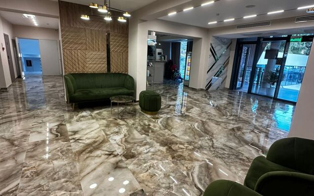 Uyutnye s Terrasoy Apartments
