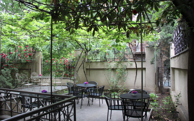 Iliani Hotel