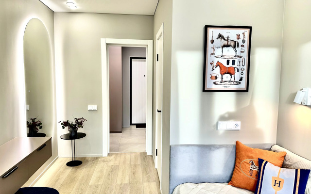 Lyuks S 2-Mya Balkonami I Dizaynerskim Remontom Flat