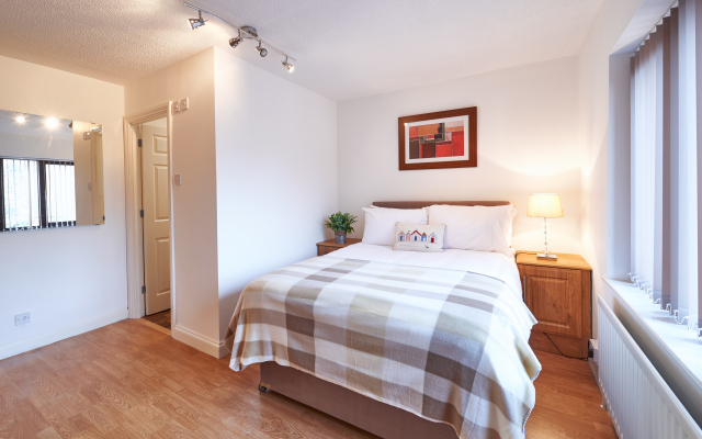 Furzton Serviced Houses - Shortstay MK Guest House